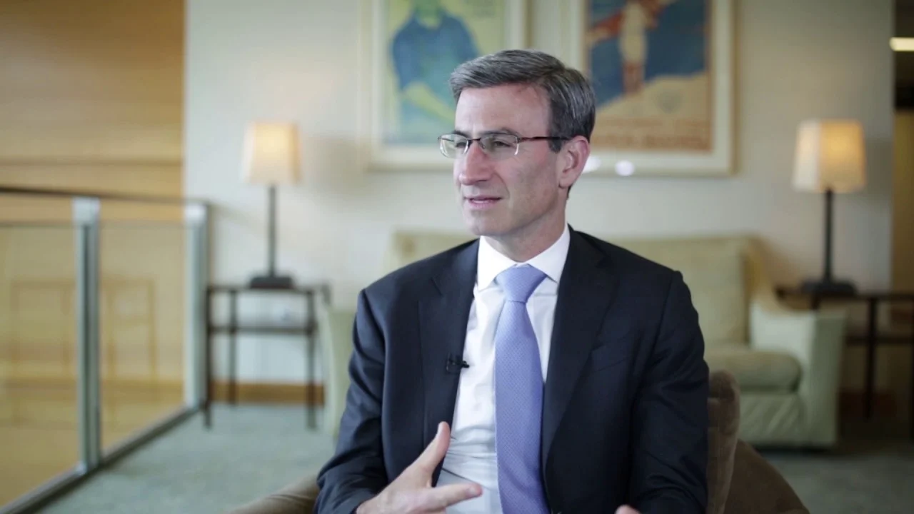 Peter Orszag Wig: Why the Rumor Started, Online Memes, Public Appearances & What’s Actually Known